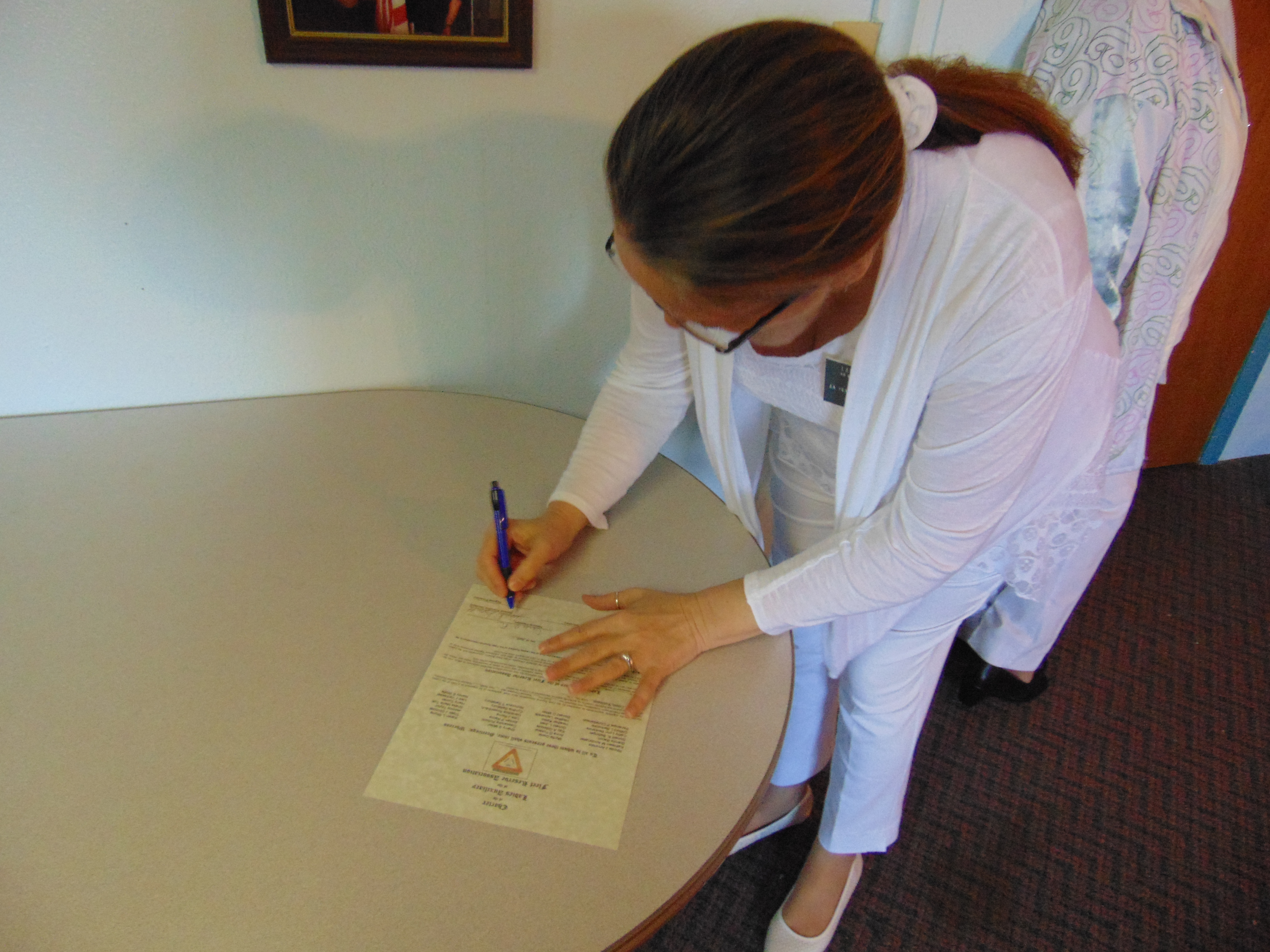 RPNW Lauren Wynn signs the Unit Charter
